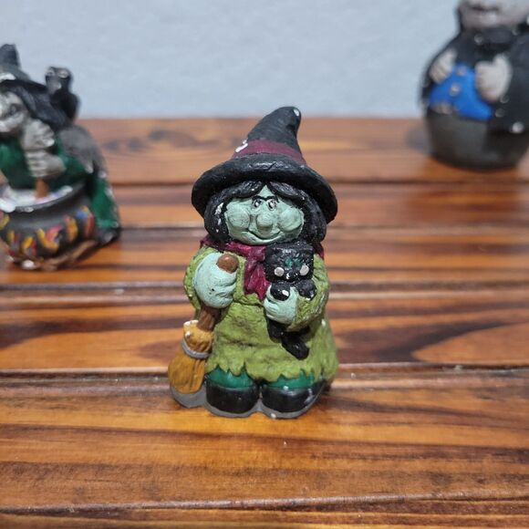 Lot Of 8 Miniature Figures Halloween Village Mini graveyard Skeleton Ghost Witch - Picture 6 of 16